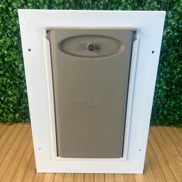 NWOB Pet Safe Wall Entry Pet Door White With Closing Panel